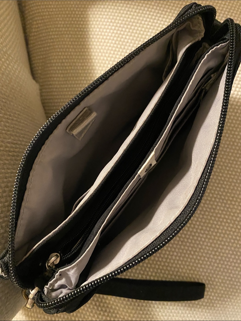 Baggallini Black Nylon Crossbody Bag •
Wristlet Strap • Gray Lining - Picture 11 of 12